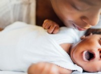 전염성 하품의 과학:기원, 원인 및 하품을 하는 이유 